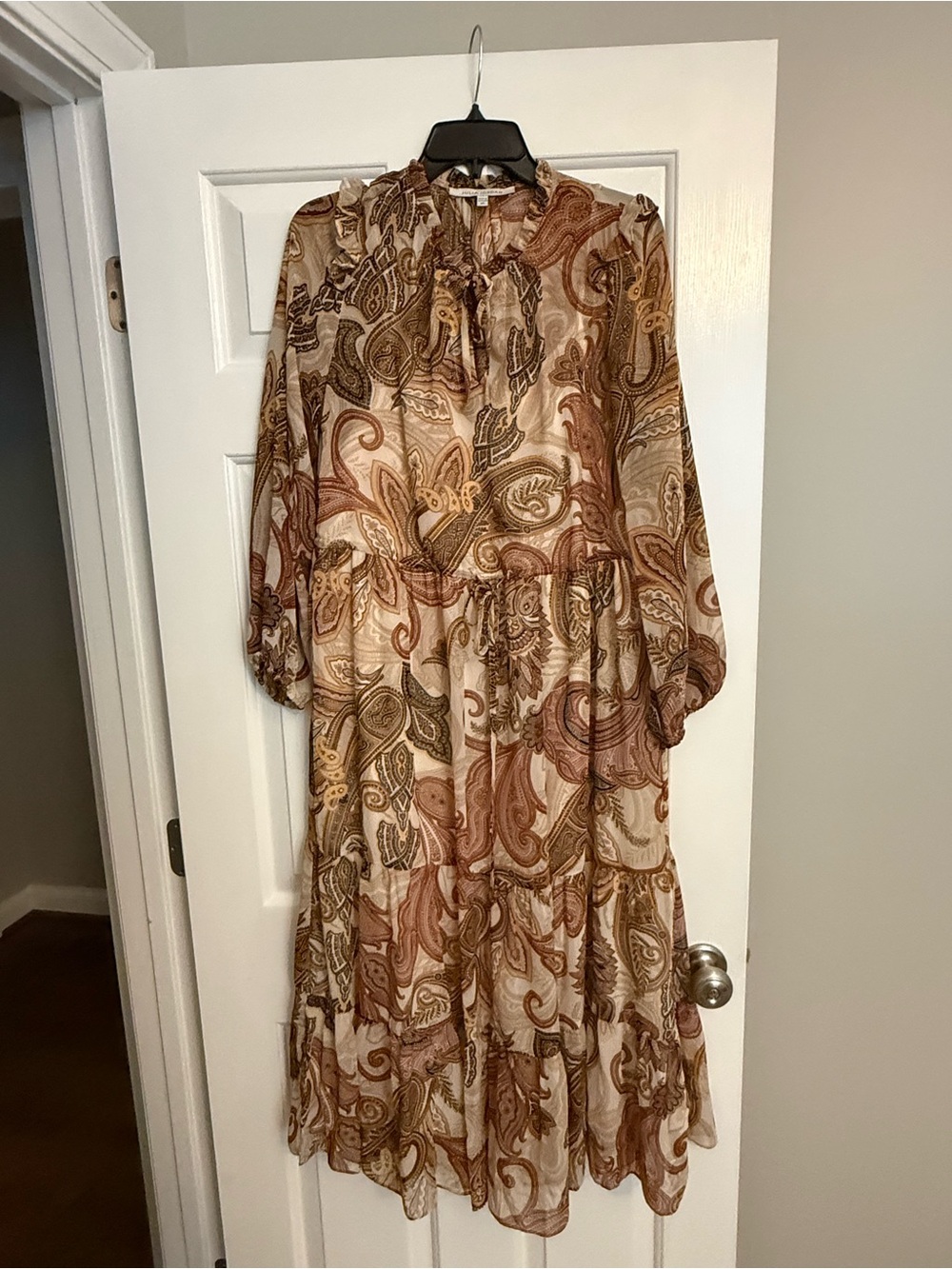 julia jordan Paisley Tie-Neck Long Sleeve Midi Dress in Brown and Cream